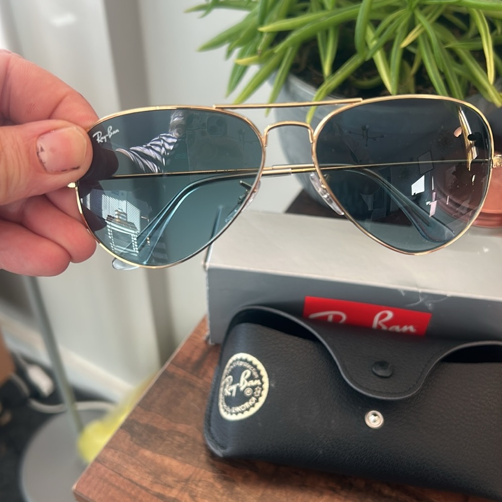 Ray Ban aviators gold frame blue lense